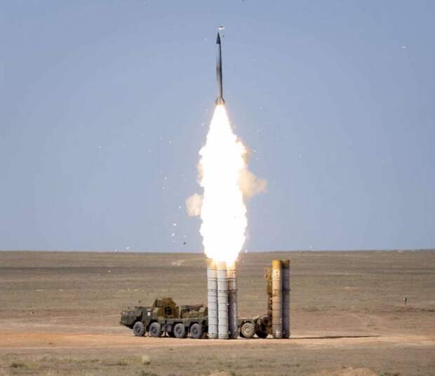 Основа наземного сегмента ПВО РФ в 1990-е годы. ЗРС С-300ПТ, С-300ПС и С-300ПМ