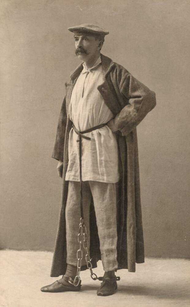 Джордж Кеннан позирует в сибирском платье изгнанника, каждый кусок ему дал изгнанник из платья, которое он носил