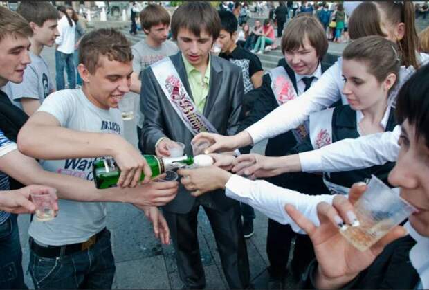 Запрет на продажу алкоголя на выпускной 2024 в России: регионы, где он действует, и предусмотренное наказание