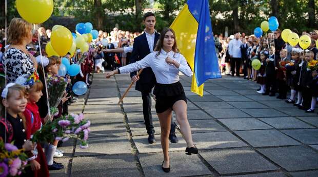 Украинский национализм, основанный на русофобии, масштабно внедрялся через школьную программу, в результате чего сегодня...