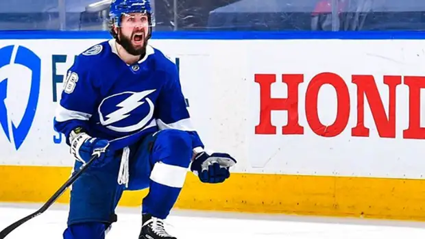 Форвард "Тампы" Кучеров признан первой звездой матча с "Нэшвиллом"