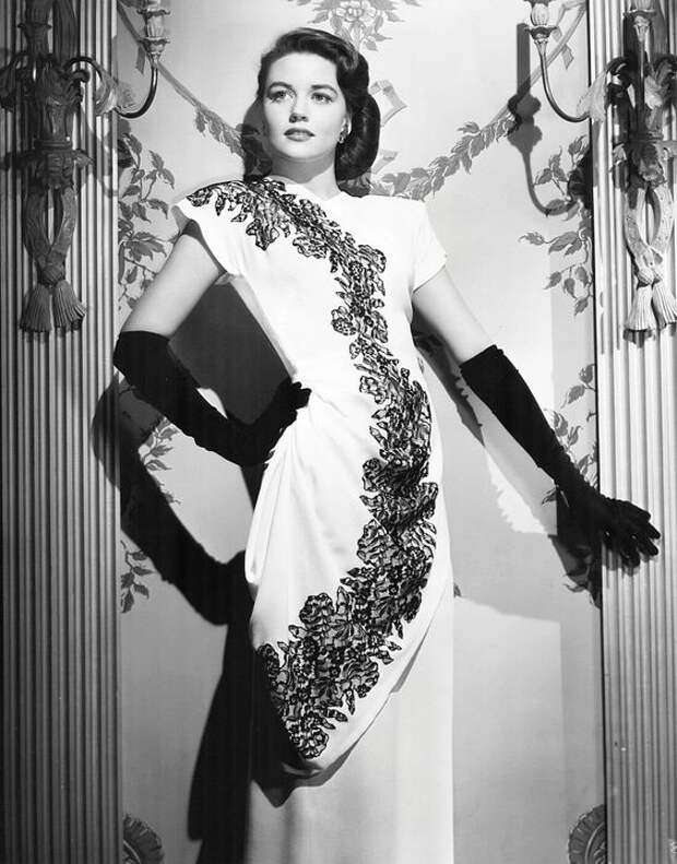 Красотка из Старого Голливуда Дороти Мэлоун