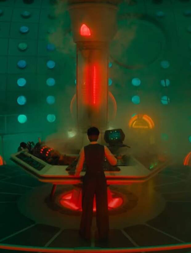 Using the TARDIS in The Fight - Doctor Who S1 E8 Season 1 Episode 8