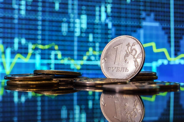 Экономист Хазин спрогнозировал к концу 2026 года обвал рубля до 150 за доллар