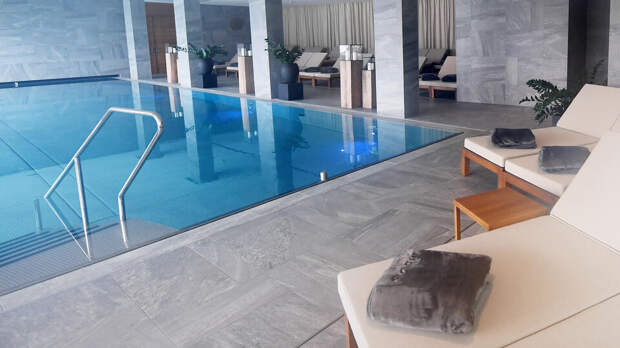 Множество нарушений выявили в бассейне в Якутии после отравления 13 детей