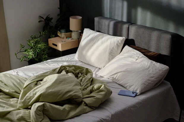 Врачи объяснили, почему люди просыпаются до будильника