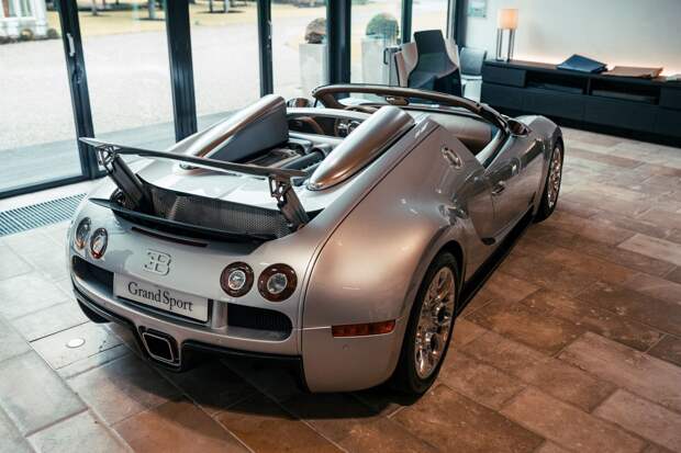 Первый прототип гиперкара Veyron Grand Sport 2008 года выпуска