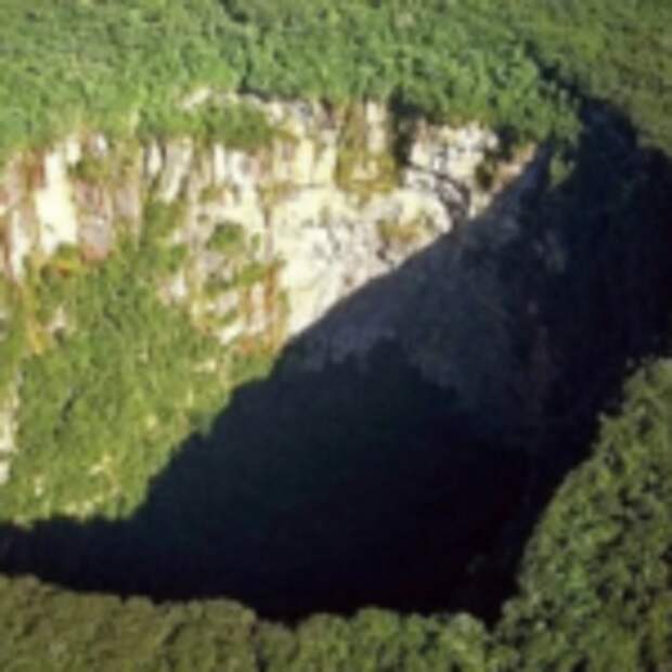 В Китае нашли огромную пещеру, где, скорее всего, не ступала нога человека