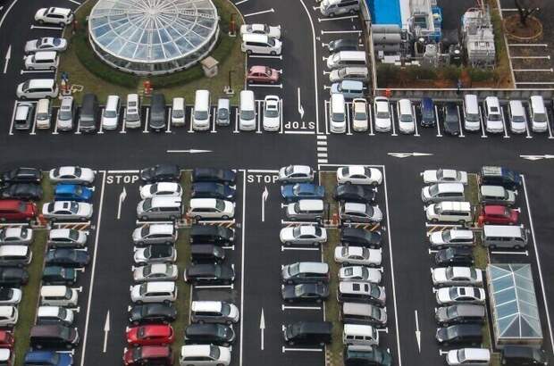 В Японии в основном паркуются только задом