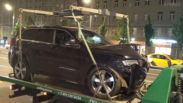 Искореженные автомобили эвакуировали с места ДТП с участием Ефремова