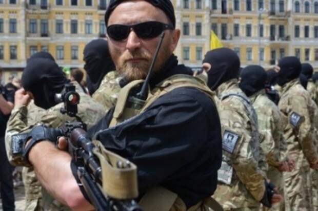 Отложенная угроза справа: настоящая хунта на Украине еще впереди?