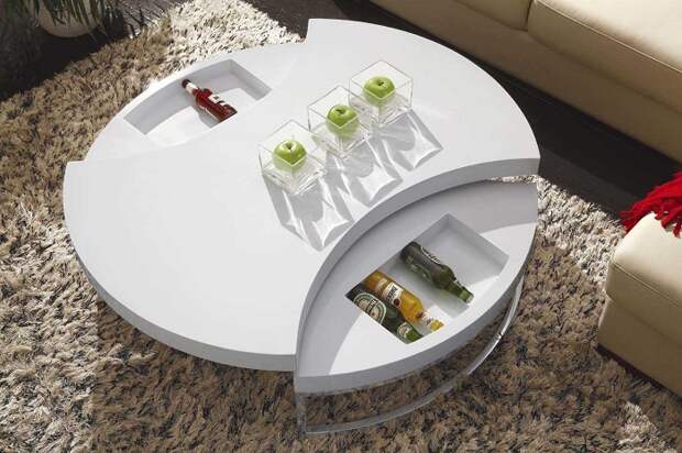 Для правильной организации пространства в малогабаритной квартире можно использовать журнальный столик-трасформер.