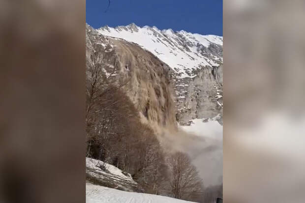 В горах Кубани и Адыгеи продлили штормовое предупреждение о лавиноопасности