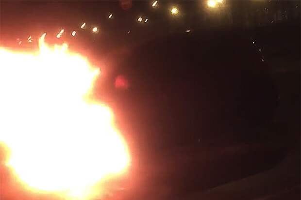 В Ленинском районе продолжают гореть автомобили гражданских активистов. Уже угрожают сжигать и их квартиры