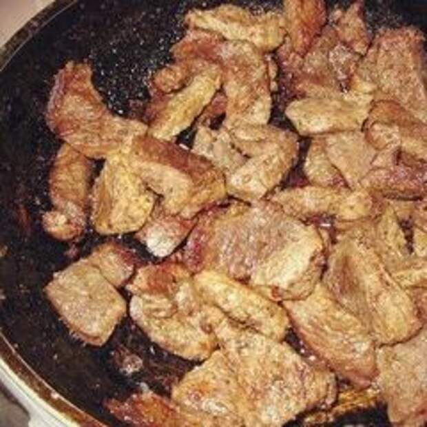«Вкуснейшее мясо под сырным соусом» - фото рецепта - шаг 2