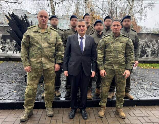 Хинштейн наградил отличившихся курских росгвардейцев