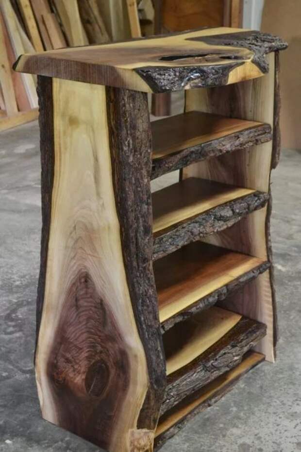 Декоративный шкаф-полка из спилов дерева. \ Фото: pinterest.com. Декоративный шкаф-полка из спилов дерева. \ Фото: pinterest.com.