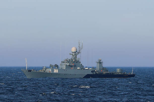 Противолодочный корабль Балтийского флота в ходе учения провел артиллерийские стрельбы