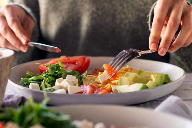 Гастроэнтеролог Лигрести: нельзя пренебрегать белком и клетчаткой за завтраком