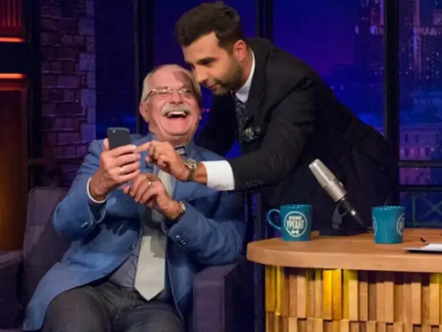 “Собери аккуратно вещички”: Михалков раскритиковал “большого патриота” Урганта и осудил песней Пугачеву (ВИДЕО)