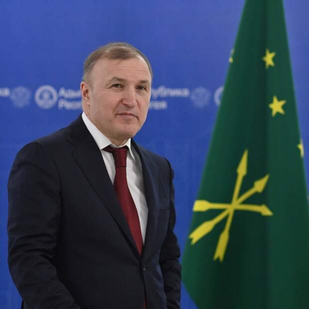 Александр Агибалов поздравил Главу Адыгеи с днем рождения