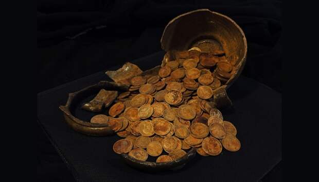 Институт археологии РАН завершил исследование новоторжского клада из 409 золотых монет
