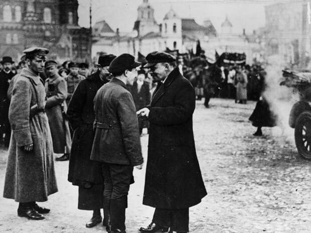 Живого человека превратили в рафинированный символ. /Фото: tass.ru.