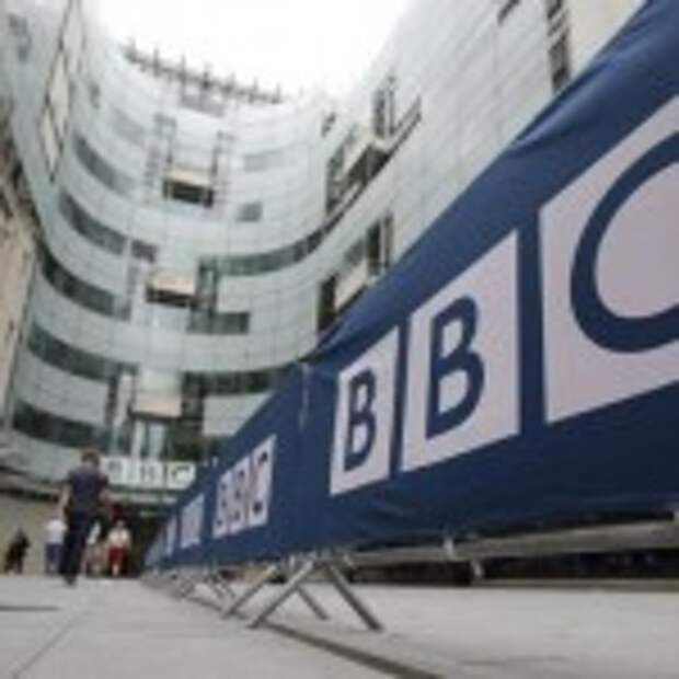 BBC workers place barriers near to the main entrance of the BBC headquarters and studios in Portland Place, London, Britain, July 16, 2015. REUTERS/Peter Nicholls