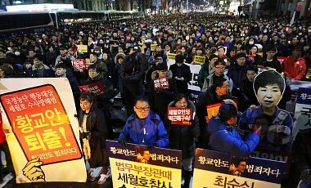 В Корее монах поджег себя в знак протеста против президента
