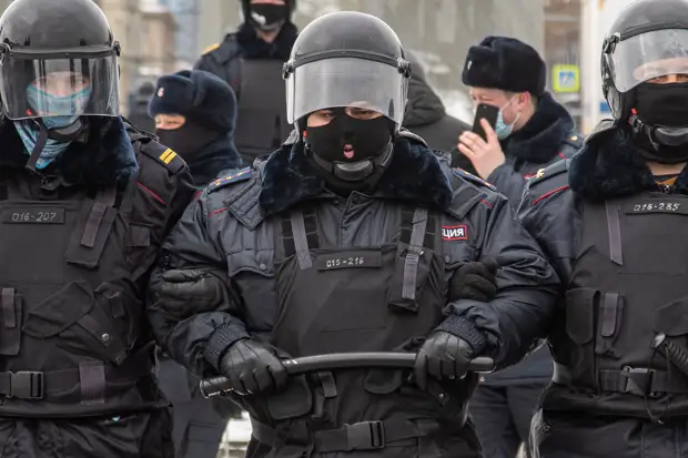 На несогласованной протестной акции в Новосибирске прошли задержания