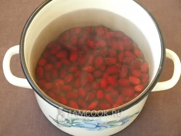 Компот из кизила в кастрюле как варить. Компот в кастрюле. Кизил компот. Компот из каркаде в кастрюле. Этикетка компот из кизила.