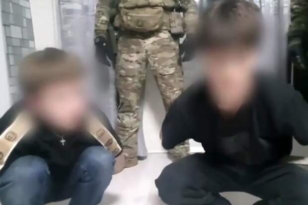 ФСБ: в Омске двух подростков осудили за диверсию на военном аэродроме