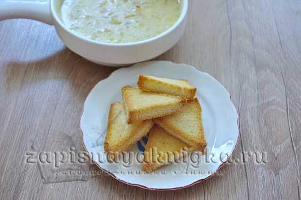 Кусочки хлеба в духовке