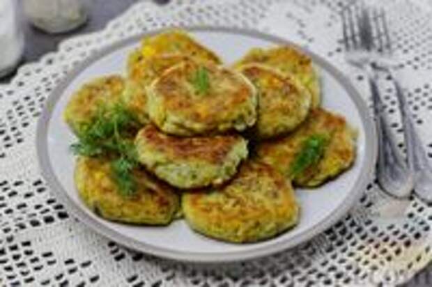 Фото к рецепту: Картофельные котлеты с рыбными консервами и кукурузой
