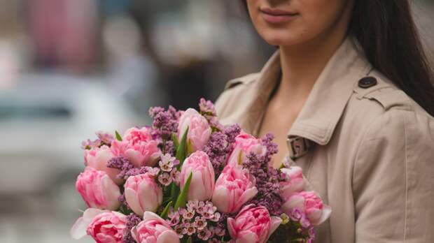 Врач Махова: для аллергиков безопасны букеты с тюльпанами, орхидеями и розами