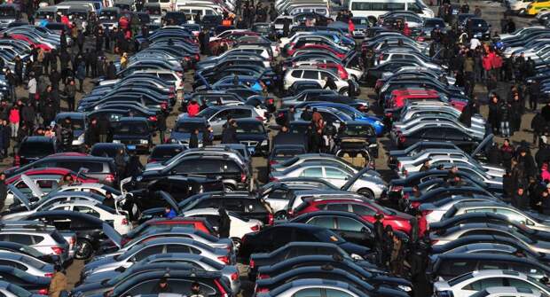 Спрос на автомобили с пробегом в РФ снизился весной 2022 года