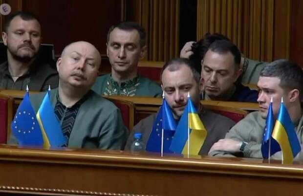Речь не о запрещенных веществах, конечно, хотя... Сегодняшний день ознаменовали три новости от Зеленского, одна другой краше.-4