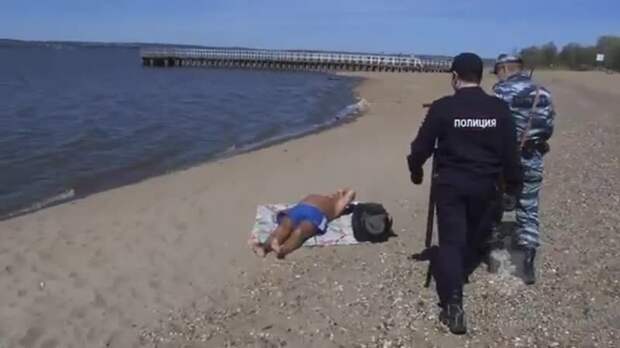 Полицейский на пляже
