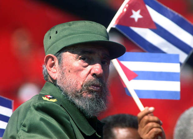 Президент Кубы Фидель Кастро на площади Революции в Гаване. 1 мая 2004