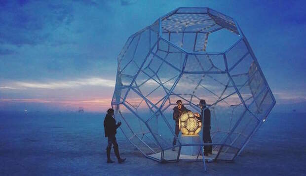 Самые впечатляющие арт-инсталляции фестиваля Burning Man 2016