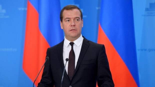 Медведев заявил об отсутствии безработицы в России