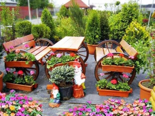 Садовые скамейки для подлинных любителей цветочной красоты. Садовые скамейки для подлинных любителей цветочной красоты.