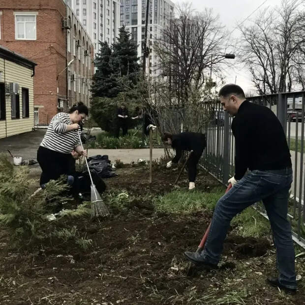 Медики Адыгеи присоединились к первому в этом сезоне экологическому субботнику