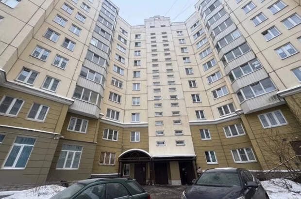 Мать выпавшего из окна в Петербурге ребёнка впервые вышла на связь