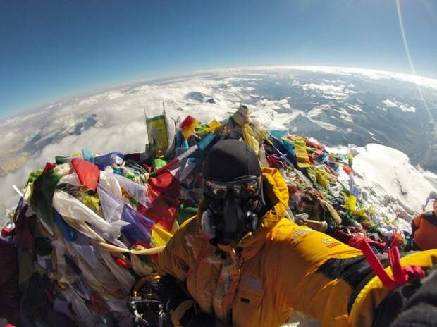 Гора смерти: 12 жутких кадров со склонов Эвереста (ФОТО)