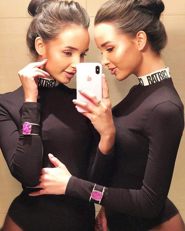 Пикантные фото казанских моделей-близняшек