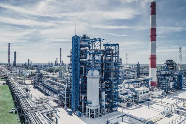 Третье место в мире по нефтехимии, 94% незаконного алкоголя и экономия на воде