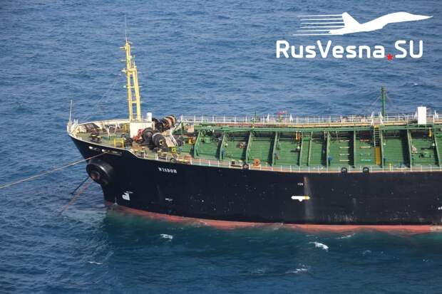 Швеция показала кадры захвата танкера под флагом Коморских Островов, который перевозил нефть России (ВИДЕО)