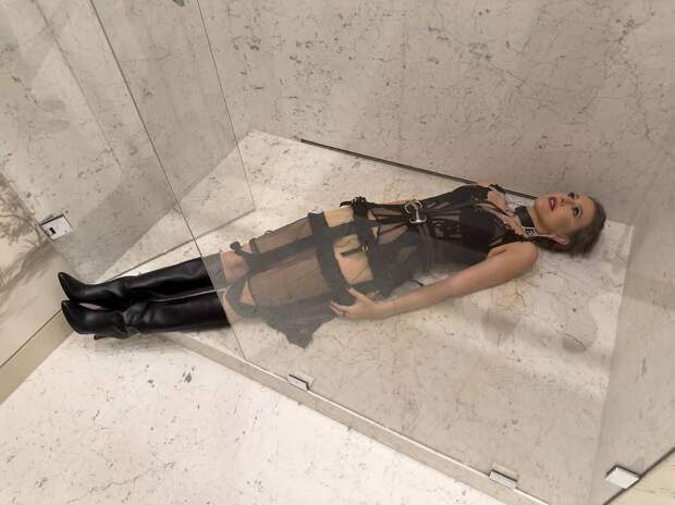 Съемку Собчак в полупрозрачном наряде оценили в сети фразой «голая вечеринка во МХАТе»