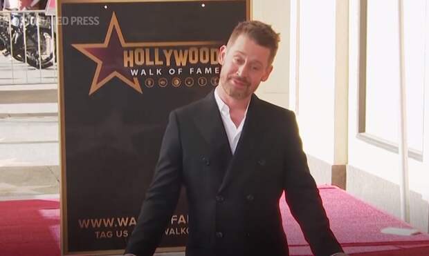 Звезда фильма «Один дома» Маколей Калкин получил звезду на голливудской Аллее Славы